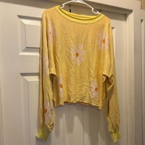 Yellow Floral Daisy Print Women's lightweight sweater